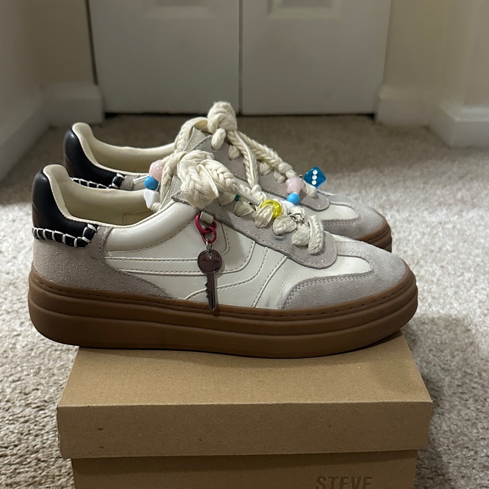 Steve Madden Dodge Charm Sneakers NO BOX - Picture 3 of 5